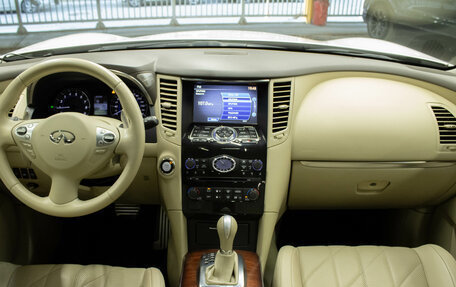 Infiniti QX70, 2014 год, 2 299 000 рублей, 9 фотография