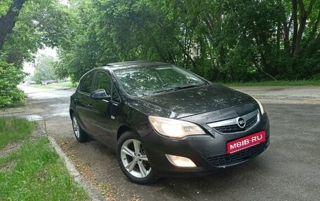 Opel Astra J, 2011 год, 615 000 рублей, 1 фотография
