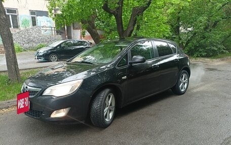 Opel Astra J, 2011 год, 615 000 рублей, 2 фотография
