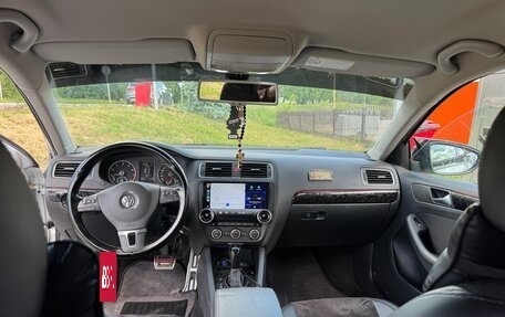 Volkswagen Jetta VI, 2013 год, 1 350 000 рублей, 11 фотография