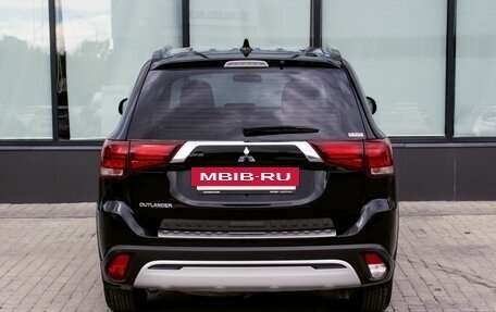 Mitsubishi Outlander III рестайлинг 3, 2021 год, 2 779 000 рублей, 4 фотография