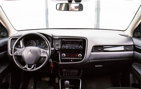 Mitsubishi Outlander III рестайлинг 3, 2021 год, 2 779 000 рублей, 17 фотография