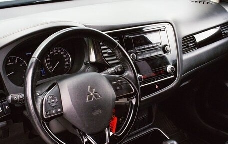 Mitsubishi Outlander III рестайлинг 3, 2021 год, 2 779 000 рублей, 14 фотография
