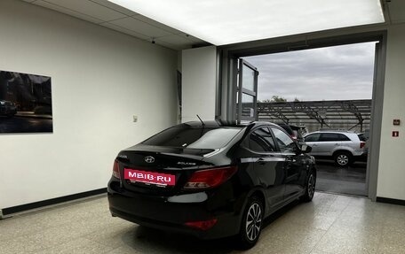 Hyundai Solaris II рестайлинг, 2015 год, 1 000 000 рублей, 4 фотография