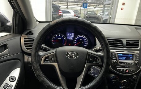 Hyundai Solaris II рестайлинг, 2015 год, 1 000 000 рублей, 10 фотография