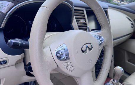 Infiniti QX70, 2016 год, 3 300 000 рублей, 5 фотография