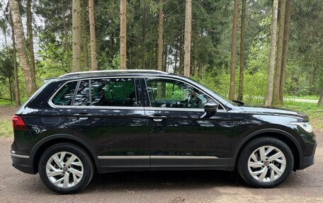 Volkswagen Tiguan II, 2021 год, 3 950 000 рублей, 2 фотография