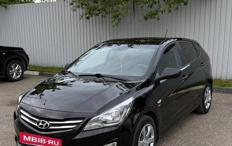 Hyundai Solaris II рестайлинг, 2015 год, 970 000 рублей, 2 фотография