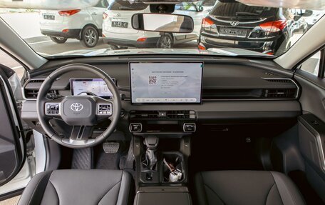 Toyota RAV4, 2025 год, 4 295 000 рублей, 15 фотография