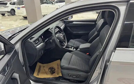 Skoda Superb III рестайлинг, 2025 год, 2 350 000 рублей, 8 фотография