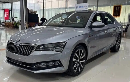 Skoda Superb III рестайлинг, 2025 год, 2 350 000 рублей, 10 фотография