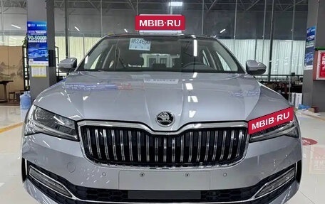 Skoda Superb III рестайлинг, 2025 год, 2 350 000 рублей, 13 фотография