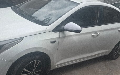 Hyundai Solaris II рестайлинг, 2019 год, 650 000 рублей, 1 фотография