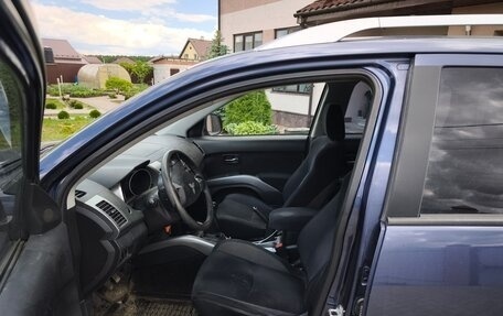 Mitsubishi Outlander III рестайлинг 3, 2008 год, 800 000 рублей, 7 фотография