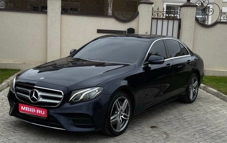 Mercedes-Benz E-Класс, 2019 год, 3 400 000 рублей, 1 фотография