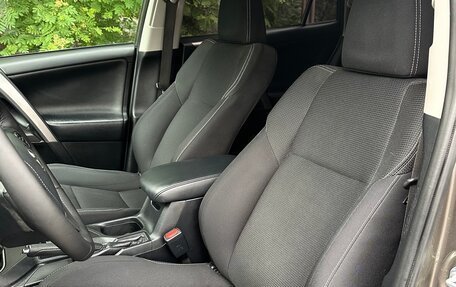 Toyota RAV4, 2017 год, 2 270 000 рублей, 13 фотография