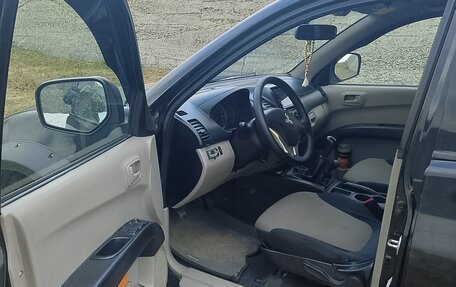 Mitsubishi L200 IV рестайлинг, 2011 год, 1 200 000 рублей, 4 фотография
