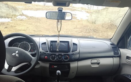 Mitsubishi L200 IV рестайлинг, 2011 год, 1 200 000 рублей, 5 фотография