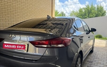 Hyundai Elantra VI рестайлинг, 2018 год, 1 550 000 рублей, 5 фотография