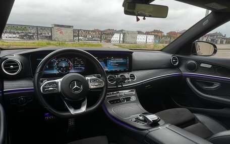 Mercedes-Benz E-Класс, 2019 год, 3 400 000 рублей, 21 фотография