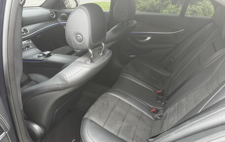 Mercedes-Benz E-Класс, 2019 год, 3 400 000 рублей, 27 фотография