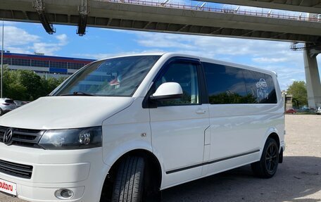 Volkswagen Caravelle T5, 2011 год, 1 990 000 рублей, 2 фотография