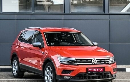 Volkswagen Tiguan II, 2019 год, 2 599 000 рублей, 1 фотография