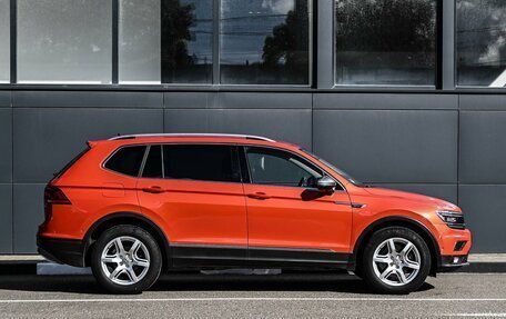 Volkswagen Tiguan II, 2019 год, 2 599 000 рублей, 5 фотография