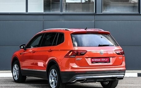 Volkswagen Tiguan II, 2019 год, 2 599 000 рублей, 2 фотография