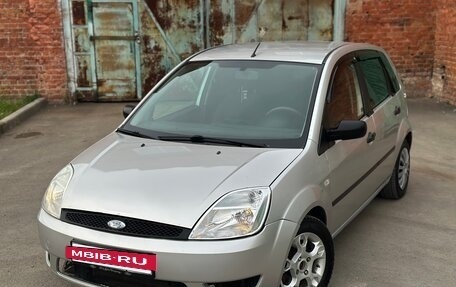 Ford Fiesta, 2004 год, 239 000 рублей, 2 фотография