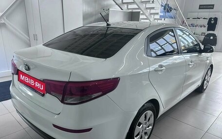 KIA Rio III рестайлинг, 2015 год, 864 000 рублей, 9 фотография