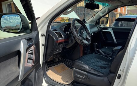 Toyota Land Cruiser Prado 150 рестайлинг 2, 2016 год, 3 700 000 рублей, 3 фотография
