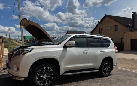Toyota Land Cruiser Prado 150 рестайлинг 2, 2016 год, 3 700 000 рублей, 2 фотография