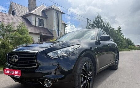 Infiniti QX70, 2015 год, 2 100 000 рублей, 15 фотография