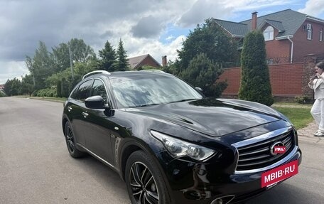 Infiniti QX70, 2015 год, 2 100 000 рублей, 22 фотография