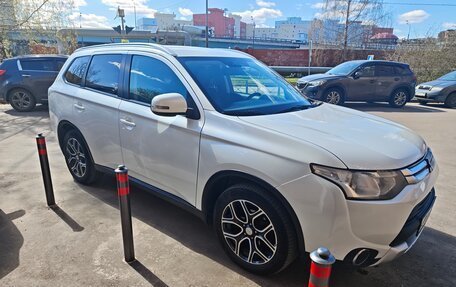 Mitsubishi Outlander III рестайлинг 3, 2014 год, 1 550 000 рублей, 3 фотография