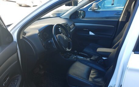 Mitsubishi Outlander III рестайлинг 3, 2014 год, 1 550 000 рублей, 5 фотография