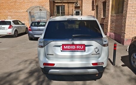 Mitsubishi Outlander III рестайлинг 3, 2014 год, 1 550 000 рублей, 4 фотография