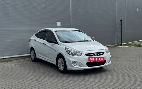 Hyundai Solaris II рестайлинг, 2012 год, 695 000 рублей, 3 фотография