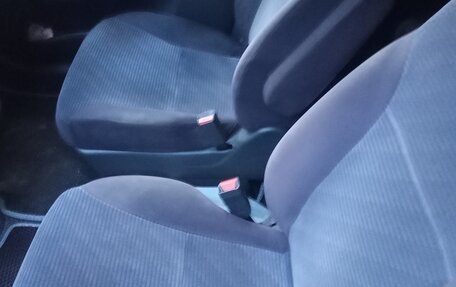 Honda Stream I рестайлинг, 2001 год, 400 000 рублей, 11 фотография