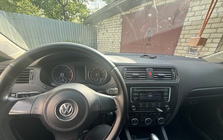 Volkswagen Jetta VI, 2013 год, 895 000 рублей, 8 фотография