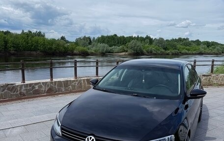 Volkswagen Jetta VI, 2013 год, 895 000 рублей, 2 фотография