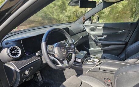 Mercedes-Benz E-Класс, 2019 год, 2 500 000 рублей, 4 фотография