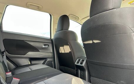 Mitsubishi Outlander III рестайлинг 3, 2019 год, 2 450 000 рублей, 5 фотография