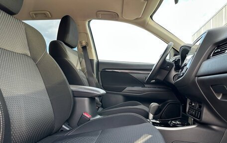 Mitsubishi Outlander III рестайлинг 3, 2019 год, 2 450 000 рублей, 15 фотография