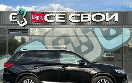 Mitsubishi Outlander III рестайлинг 3, 2019 год, 2 450 000 рублей, 9 фотография