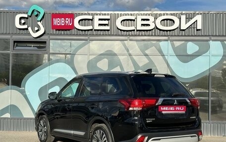Mitsubishi Outlander III рестайлинг 3, 2019 год, 2 450 000 рублей, 3 фотография