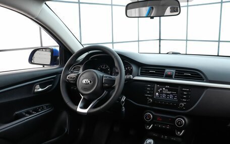KIA Rio IV, 2017 год, 1 299 000 рублей, 8 фотография