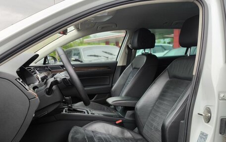 Volkswagen Passat B8 рестайлинг, 2018 год, 2 275 000 рублей, 13 фотография