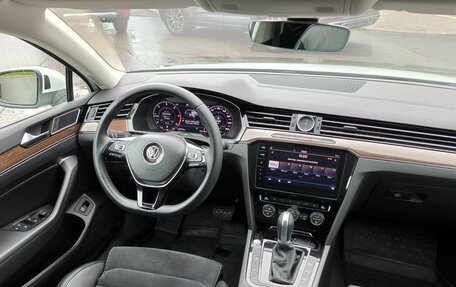 Volkswagen Passat B8 рестайлинг, 2018 год, 2 275 000 рублей, 18 фотография
